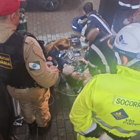 Vídeo: Passageira é reanimada após 40 minutos de massagem cardíaca ao se engasgar com comida em ônibus na PR-317, na região de Maringá Foto 7 Fotos de Vídeo: Passageira é reanimada após 40 minutos de massagem cardíaca ao se engasgar com comida em ônibus na PR-317, na região de Maringá
