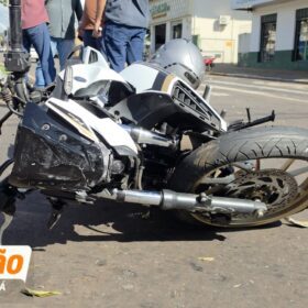 Fotos de Motorista avança preferencial e provoca grave acidente entre carro e moto, em Maringá