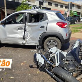 Fotos de Motorista avança preferencial e provoca grave acidente entre carro e moto, em Maringá