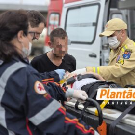 Fotos de Carro bate contra poste e deixa duas crianças e uma mulher feridas em Maringá