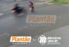 Fotos de Câmera flagra grave acidente causado por imprudência de condutora de moto elétrica em Maringá