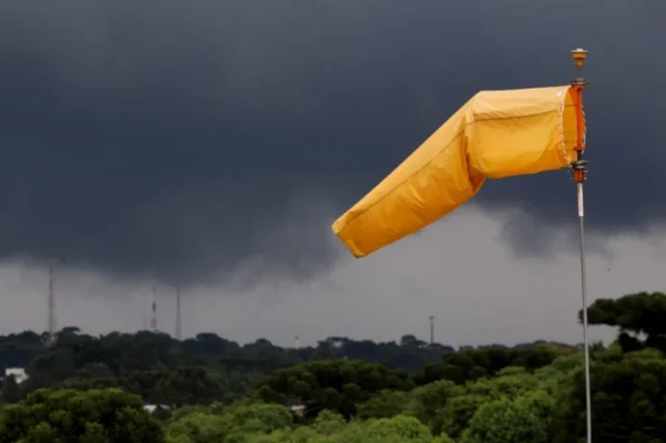 Fotos de 329 cidades já estão sob alerta de tempestade do Inmet; veja a lista completa