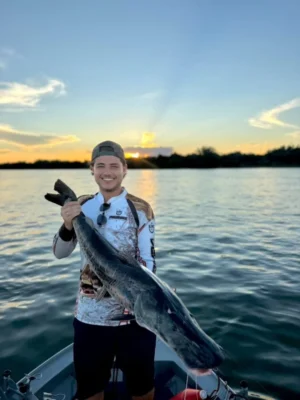 Fotos de ‘Achamos que era um enrosco’: maringaense fisga pintado gigante no Rio Paraná e se emociona com primeira pesca; vídeo