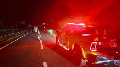 Fotos de Acidente fatal em Engenheiro Beltrão quase termina em nova tragédia após caminhão tombar na pista
