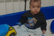 Fotos de Bebê que sofreu queimaduras durante banho em creche de Sarandi deixa hospital após seis dias internado