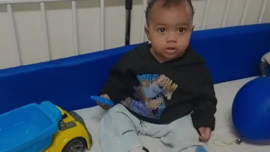 Fotos de Bebê que sofreu queimaduras durante banho em creche de Sarandi deixa hospital após seis dias internado