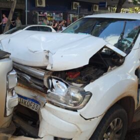 Fotos de Câmera flagra engavetamento com três veículos no centro de Maringá; gestante de sete meses fica ferida
