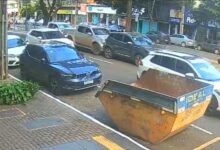 Fotos de Câmera flagra engavetamento com três veículos no centro de Maringá; gestante de sete meses fica ferida