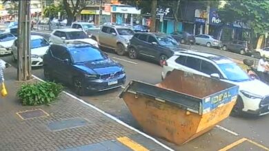 Fotos de Câmera flagra engavetamento com três veículos no centro de Maringá; gestante de sete meses fica ferida