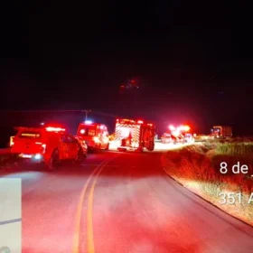 Caminhoneiro morre após carreta tombar na região Foto 2 Fotos de Caminhoneiro morre após carreta tombar na região