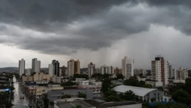 Fotos de Ciclone e frente fria já têm data para chegar e provocam nova virada no tempo no Paraná