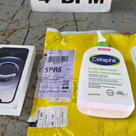 Cliente recebe creme corporal no lugar de iPhone, dá surra em suspeitos e caso termina na delegacia de Maringá Foto 2 Fotos de Cliente recebe creme corporal no lugar de iPhone, dá surra em suspeitos e caso termina na delegacia de Maringá