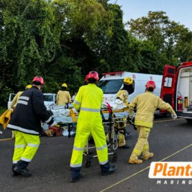 Colisão envolvendo três veículos deixa cinco feridos e mobiliza helicóptero do Samu na PR-323 Foto 3 Fotos de Colisão envolvendo três veículos deixa cinco feridos e mobiliza helicóptero do Samu na PR-323