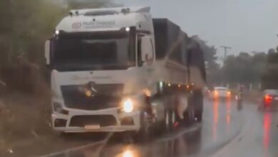 Fotos de Colisão frontal entre carro e caminhão mata motorista de 37 anos na região de Jandaia do Sul