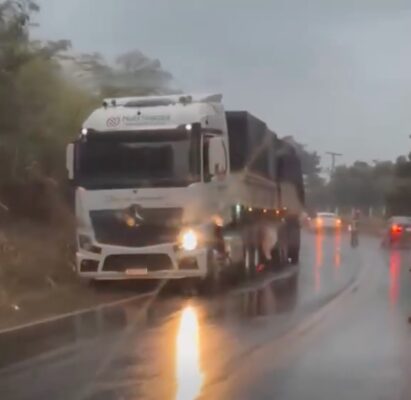 Colisão frontal entre carro e caminhão mata motorista de 37 anos na região de Jandaia do Sul Foto 1 Fotos de Colisão frontal entre carro e caminhão mata motorista de 37 anos na região de Jandaia do Sul