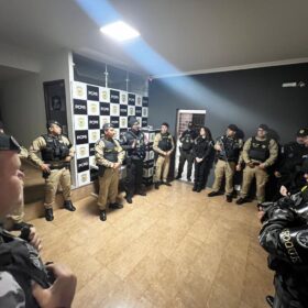 Fotos de DENARC e 32 Batalhao deflagram segunda fase da Operação Dama do Tráfico e prende três pessoas em flagrante