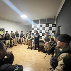 Fotos de DENARC e 32 Batalhao deflagram segunda fase da Operação Dama do Tráfico e prende três pessoas em flagrante