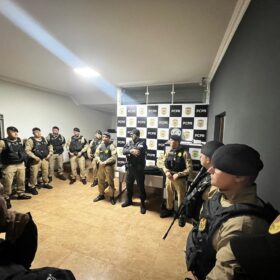 Fotos de DENARC e 32 Batalhao deflagram segunda fase da Operação Dama do Tráfico e prende três pessoas em flagrante