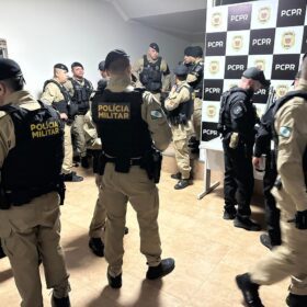 Fotos de DENARC e 32 Batalhao deflagram segunda fase da Operação Dama do Tráfico e prende três pessoas em flagrante