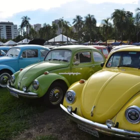 Dia Mundial do Fusca: Maringá recebe festival de carros antigos com atrações musicais e telão para a Copa Foto 2 Fotos de Dia Mundial do Fusca: Maringá recebe festival de carros antigos com atrações musicais e telão para a Copa