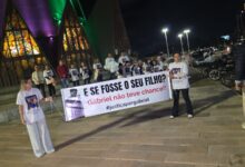Fotos de ‘E se fosse seu filho?’: Família faz manifestação por justiça após morte de jovem motociclista em Maringá