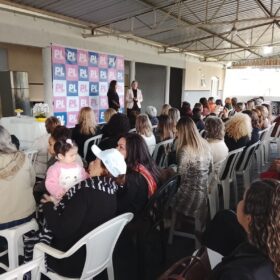 Fotos de Encontro com deputada federal Rosangela Moro destaca saúde, inclusão e políticas públicas