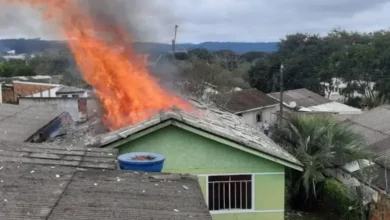 Fotos de Idosa acamada morre durante incêndio que destruiu casa no Paraná