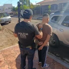 Fotos de Irmãos acusados de furto em residência são presos após fuga por telhados em Maringá; vídeo