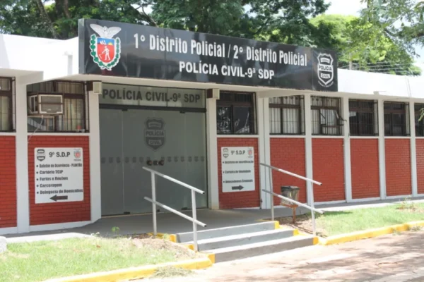 Jovem compra água durante corrida por aplicativo, acorda sem roupas íntimas e denuncia ter sido dopada, abusada e roubada em Maringá Foto 1 Fotos de Jovem compra água durante corrida por aplicativo, acorda sem roupas íntimas e denuncia ter sido dopada, abusada e roubada em Maringá