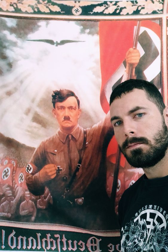 Fotos de Líder brasileiro de rede neonazista é preso pela PCPR na Itália após condenação por duplo homicídio; Investigações conduzidas pela Delegacia de Polícia de Sarandi foram fundamentais para localizar o investigado