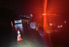 Fotos de Motorista com sinais de embriaguez bate em viatura da Polícia Rodoviária na PR-323 e acaba preso em Maringá