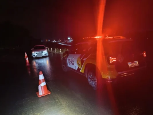 Motorista com sinais de embriaguez bate em viatura da Polícia Rodoviária na PR-323 e acaba preso em Maringá Foto 1 Fotos de Motorista com sinais de embriaguez bate em viatura da Polícia Rodoviária na PR-323 e acaba preso em Maringá