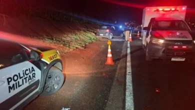 Fotos de Motorista morre após sequência de colisões na PR-323, na região de Maringá; veículo transportava 33 munições
