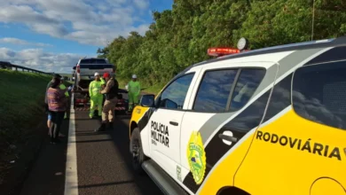 Fotos de Mulher fica ferida após caminhonete capotar na PR-317, em Maringá