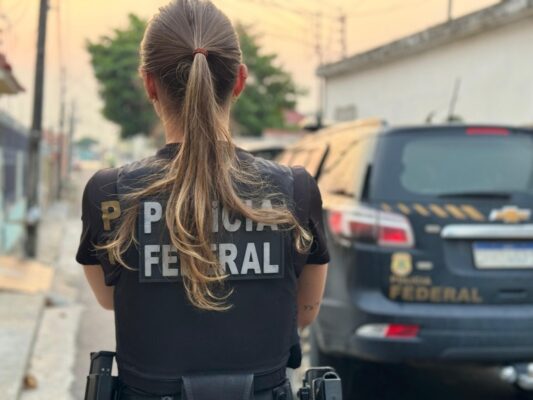 Fotos de PF prende em flagrante suspeito de estelionato em agência da Caixa Econômica Federal em Maringá