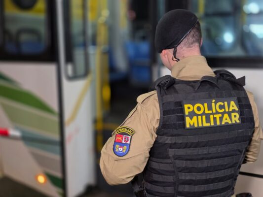 Fotos de Polícia Militar apreende arma de fogo após homem sofrer disparo acidental na própria mão em Maringá