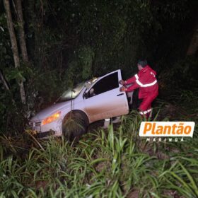 Fotos de Sem conseguir acionar os bombeiros, blogueiro pede ajuda ao Plantão Maringá pelo WhatsApp após acidente em Maringá