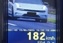Fotos de Veículo é flagrado a 182 km/h durante operação da Polícia Rodoviária de Maringá na PR-323