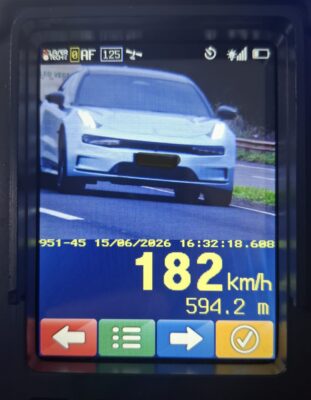 Veículo é flagrado a 182 km/h durante operação da Polícia Rodoviária de Maringá na PR-323 Foto 1 Fotos de Veículo é flagrado a 182 km/h durante operação da Polícia Rodoviária de Maringá na PR-323