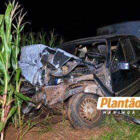 Fotos de Motorista morre em colisão frontal com carreta na PR-323; o corpo foi encaminhado ao IML de Maringá