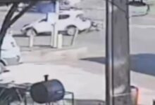 Fotos de Carro realiza conversão proibida e provoca acidente no Contorno Sul de Maringá; câmera registrou a batida