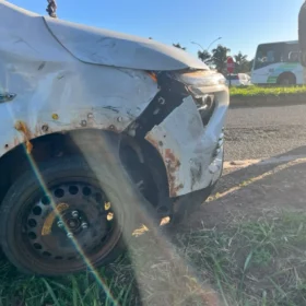 Acidente entre carro e motocicleta deixa dois feridos na BR-376, em Maringá Foto 1 Fotos de Acidente entre carro e motocicleta deixa dois feridos na BR-376, em Maringá