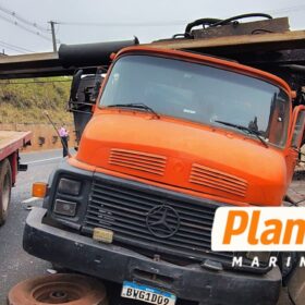 Fotos de Acidente envolvendo três caminhões deixa motorista ferido na BR-376, em Mandaguaçu