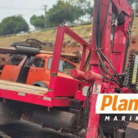 Fotos de Acidente envolvendo três caminhões deixa motorista ferido na BR-376, em Mandaguaçu