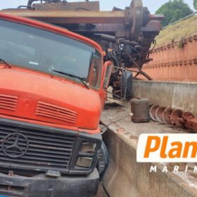 Fotos de Acidente envolvendo três caminhões deixa motorista ferido na BR-376, em Mandaguaçu