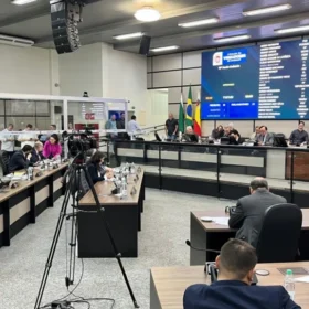 Câmara de Vereadores de Maringá aprova abertura da Comissão Processante contra Professora Ana Lúcia Foto 10 Fotos de Câmara de Vereadores de Maringá aprova abertura da Comissão Processante contra Professora Ana Lúcia