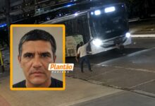 Fotos de Câmera registra homem sendo atropelado e arrastado por ônibus da TCCC; motorista deixou o local