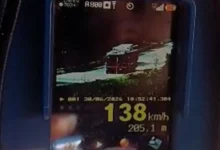 Fotos de Carreta-cegonha é flagrada a 138 km/h na BR-116 no Paraná