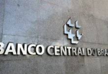 Fotos de Dinheiro esquecido por brasileiros em bancos cai para R$ 6,2 bilhões; saiba como consultar valores