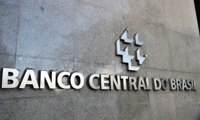 Dinheiro esquecido por brasileiros em bancos cai para R$ 6,2 bilhões; saiba como consultar valores Foto 1 Fotos de Dinheiro esquecido por brasileiros em bancos cai para R$ 6,2 bilhões; saiba como consultar valores